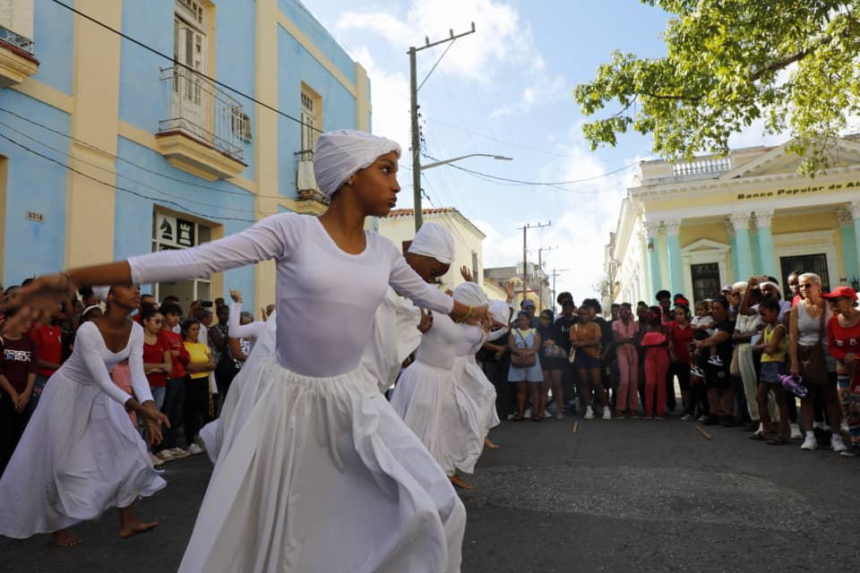 Comienza en Matanzas Semana de la Cultura con un pasacalles ruidoso, alegre, invitador...