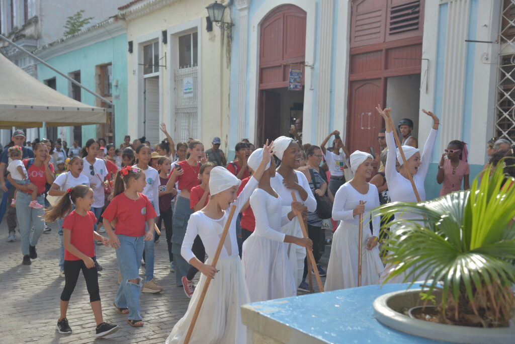 Comienza en Matanzas Semana de la Cultura con un pasacalles ruidoso, alegre, invitador...