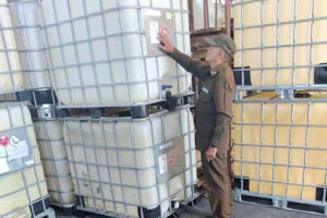 Alertan bomberos sobre riesgos de tanques plásticos IBC de combustibles