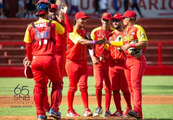 Dueñas, del béisbol chino al box del Victoria de Girón